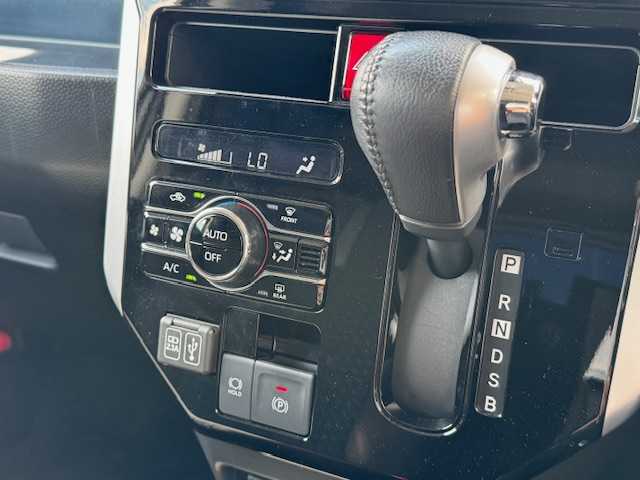 トヨタ ルーミー カスタムG 静岡県 2022(令4)年 3.3万km ブラックマイカメタリック ●純正ディスプレイオーディオ/(フルセグ/Bluetooth/AppleCarPlay/AndroidAuto)/●前席シートヒーター/●バックカメラ/●レーダークルーズコントロール/●衝突被害軽減システム/●レーンキープアシスト/●後方コーナーセンサー/●電動パーキングブレーキ/●オートブレーキホールド/●LEDライト＆フォグランプ/●オートライト/●革巻きステアリング/●ステアリングスイッチ/●ETC/●両側パワースライド/●電動格納ウィンカーミラー/●ドアアバイザー/●スマートキー/●プッシュスタート/●純正フロアマット/●純正14インチアルミホイール/●ダブルSRS＋ABS