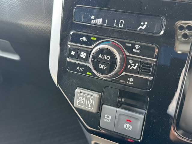 トヨタ ルーミー カスタムG 静岡県 2022(令4)年 3.3万km ブラックマイカメタリック ●純正ディスプレイオーディオ/(フルセグ/Bluetooth/AppleCarPlay/AndroidAuto)/●前席シートヒーター/●バックカメラ/●レーダークルーズコントロール/●衝突被害軽減システム/●レーンキープアシスト/●後方コーナーセンサー/●電動パーキングブレーキ/●オートブレーキホールド/●LEDライト＆フォグランプ/●オートライト/●革巻きステアリング/●ステアリングスイッチ/●ETC/●両側パワースライド/●電動格納ウィンカーミラー/●ドアアバイザー/●スマートキー/●プッシュスタート/●純正フロアマット/●純正14インチアルミホイール/●ダブルSRS＋ABS