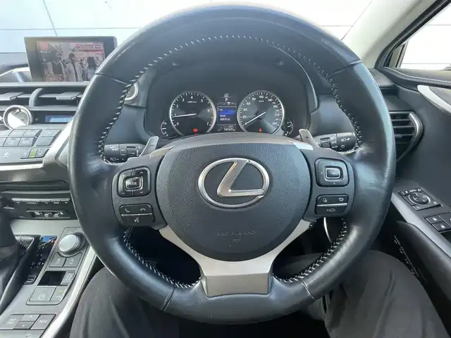 レクサス ＮＸ 200t 千葉県 2016(平28)年 5.5万km ソニッククォーツ サンルーフ/レクサスプレミアムサウンド/レクサスセーフティセンス/　衝突軽減ブレーキ/レーンキープアシスト/　レーダークルーズコントロール/オートハイビーム/　クリアランスソナー/ブラインドスポットモニター/純正メーカーナビ/　フルセグ/BT/DVD/CD/USB/全方位カメラ/ステアリングスイッチ/パドルシフト/ETC2.0/電動パーキングブレーキ/レザーシート(黒)/パワーシート(D/N席)/D席メモリシート/シートヒーター(D/N席)/エアシート(D/N席)/ステアリングヒーター/LEDヘッドライト/オートライト/フォグライト/スマートキー/プッシュスタート