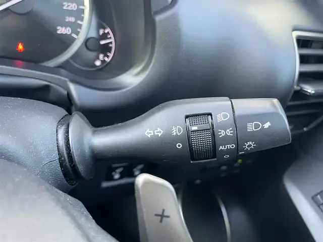 レクサス ＮＸ 200t 千葉県 2016(平28)年 5.5万km ソニッククォーツ サンルーフ/レクサスプレミアムサウンド/レクサスセーフティセンス/　衝突軽減ブレーキ/レーンキープアシスト/　レーダークルーズコントロール/オートハイビーム/　クリアランスソナー/ブラインドスポットモニター/純正メーカーナビ/　フルセグ/BT/DVD/CD/USB/全方位カメラ/ステアリングスイッチ/パドルシフト/ETC2.0/電動パーキングブレーキ/レザーシート(黒)/パワーシート(D/N席)/D席メモリシート/シートヒーター(D/N席)/エアシート(D/N席)/ステアリングヒーター/LEDヘッドライト/オートライト/フォグライト/スマートキー/プッシュスタート
