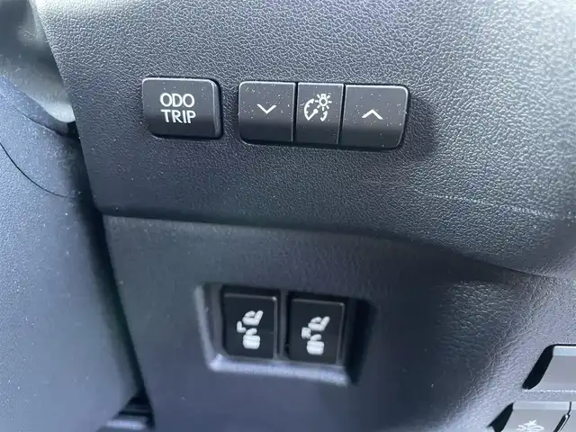 レクサス ＮＸ 200t 千葉県 2016(平28)年 5.5万km ソニッククォーツ サンルーフ/レクサスプレミアムサウンド/レクサスセーフティセンス/　衝突軽減ブレーキ/レーンキープアシスト/　レーダークルーズコントロール/オートハイビーム/　クリアランスソナー/ブラインドスポットモニター/純正メーカーナビ/　フルセグ/BT/DVD/CD/USB/全方位カメラ/ステアリングスイッチ/パドルシフト/ETC2.0/電動パーキングブレーキ/レザーシート(黒)/パワーシート(D/N席)/D席メモリシート/シートヒーター(D/N席)/エアシート(D/N席)/ステアリングヒーター/LEDヘッドライト/オートライト/フォグライト/スマートキー/プッシュスタート