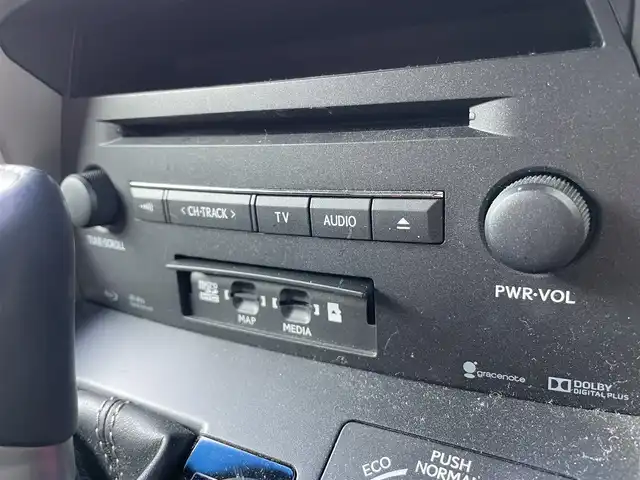 レクサス ＮＸ 200t 千葉県 2016(平28)年 5.5万km ソニッククォーツ サンルーフ/レクサスプレミアムサウンド/レクサスセーフティセンス/　衝突軽減ブレーキ/レーンキープアシスト/　レーダークルーズコントロール/オートハイビーム/　クリアランスソナー/ブラインドスポットモニター/純正メーカーナビ/　フルセグ/BT/DVD/CD/USB/全方位カメラ/ステアリングスイッチ/パドルシフト/ETC2.0/電動パーキングブレーキ/レザーシート(黒)/パワーシート(D/N席)/D席メモリシート/シートヒーター(D/N席)/エアシート(D/N席)/ステアリングヒーター/LEDヘッドライト/オートライト/フォグライト/スマートキー/プッシュスタート