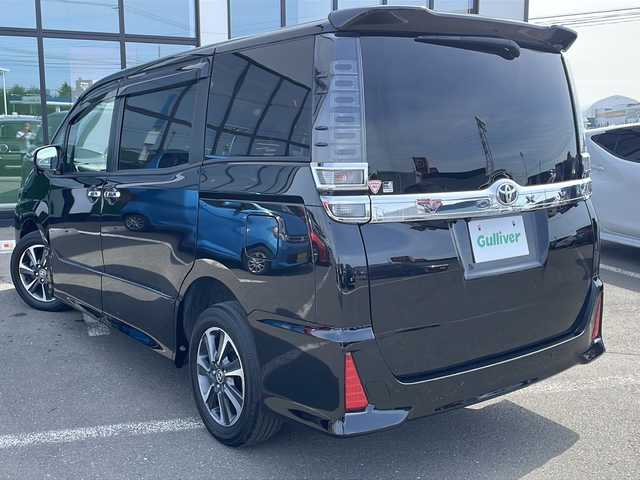 トヨタ ヴォクシー ZS 煌Ⅲ 道東・釧路十勝 2021(令3)年 4.4万km ブラック ・４WD/・寒冷地仕様/・純正10インチSDメモリナビ/（CD・DVD・AM・FM・フルセグ・BT）/・バックカメラ/・スマートキー/・プッシュスタート/・ETC/・アイドリングストップ/・革調シートカバー/・両側電動スライドドア/・レーダークルーズコントロール/・ワイパーデアイサー/・オートハイビーム/・白線逸脱防止機能/・衝突被害軽減ブレーキ/・前後ドライブレコーダー/・スマートキー一体型純正エンジンスターター/・純正16インチアルミホイール/・保証書/・取扱説明書