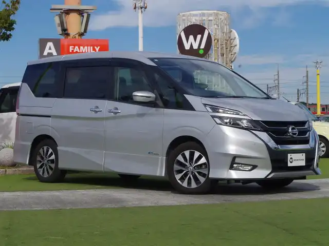 日産 セレナ ハイウェイスター G 千葉県 2017(平29)年 7.3万km ブリリアントシルバー エマージェンシーブレーキ/プロパイロット/インテリジェントクルーズコントロール/インテリジェントパーキングアシスト/インテリジェントルームミラー/両側パワースライドドア/9純正インチ純正SDナビ/地デジTV/【BD/DVD/CD再生機能　Bluetooth接続】/アラウンドビューモニター/ドライブレコーダー/フリップダウンモニター/革巻きステアリング/ステアリングスイッチ/ETC/LEDヘッドライト/フォグライト/ウインカーミラー/コーナーセンサー/純正16インチアルミホイル/サイド/カーテンエアバッグ/インテリジェントキー