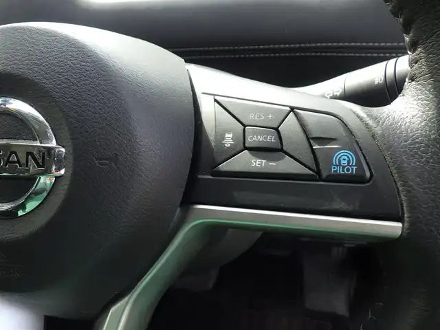 日産 セレナ ハイウェイスター G 千葉県 2017(平29)年 7.3万km ブリリアントシルバー エマージェンシーブレーキ/プロパイロット/インテリジェントクルーズコントロール/インテリジェントパーキングアシスト/インテリジェントルームミラー/両側パワースライドドア/9純正インチ純正SDナビ/地デジTV/【BD/DVD/CD再生機能　Bluetooth接続】/アラウンドビューモニター/ドライブレコーダー/フリップダウンモニター/革巻きステアリング/ステアリングスイッチ/ETC/LEDヘッドライト/フォグライト/ウインカーミラー/コーナーセンサー/純正16インチアルミホイル/サイド/カーテンエアバッグ/インテリジェントキー