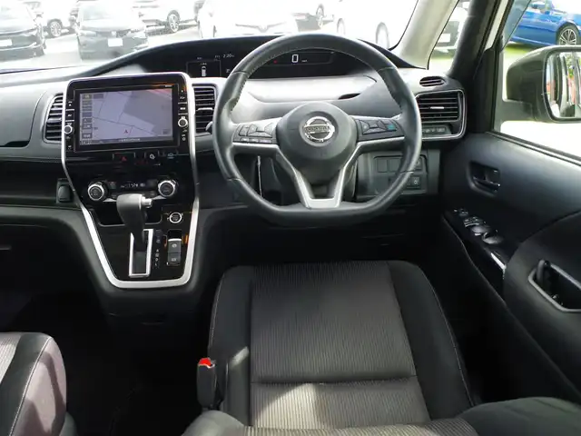 日産 セレナ ハイウェイスター G 千葉県 2017(平29)年 7.3万km ブリリアントシルバー エマージェンシーブレーキ/プロパイロット/インテリジェントクルーズコントロール/インテリジェントパーキングアシスト/インテリジェントルームミラー/両側パワースライドドア/9純正インチ純正SDナビ/地デジTV/【BD/DVD/CD再生機能　Bluetooth接続】/アラウンドビューモニター/ドライブレコーダー/フリップダウンモニター/革巻きステアリング/ステアリングスイッチ/ETC/LEDヘッドライト/フォグライト/ウインカーミラー/コーナーセンサー/純正16インチアルミホイル/サイド/カーテンエアバッグ/インテリジェントキー