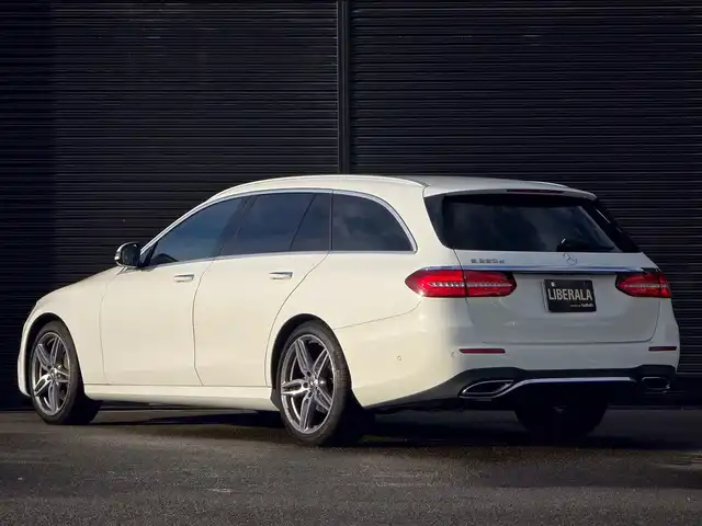 メルセデス・ベンツ Ｅ２２０ｄ SW アバンギャルド スポーツ 山梨県 2017(平29)年 3.9万km ポーラホワイト レーダーＳＰ/全周囲Ｃ　/純正ＨＤＤナビ　　/カープレイ　/パークトロニック　　/ＡＣＣ　/ＬＫＡ　/ＢＳＡ　/ステアリングＡ　/アンビエントＬ　/前Ｐシート　/シートＨ　/マルチＬＥＤ　/Ａハイビーム　/保証書　/スペアキー