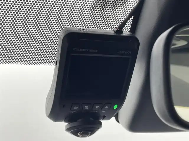 トヨタ カローラ クロス G 熊本県 2023(令5)年 2.5万km アティチュードブラックマイカ 純正ディスプレイオーディオ（ＢＴ・フルセグ・ＣＤ・ＵＳＢ）/バックカメラ　/前方ドライブレコーダー　/ビルトインＥＴＣ　/レーダークルーズコントロール　/前後クリアランスソナー/衝突軽減ブレーキ/レーンキープアシスト/プリクラッシュセーフティ/駐車時支援パーキングサポートシステム/ロードサインアシスト/横滑り防止/オートブレーキホールド/社外フロアマット/純正17インチAW/オートライト/LEDヘッドライト/オートマチックハイビーム/フォグランプ/スマートキー/プッシュスタート/保証書/取扱説明書