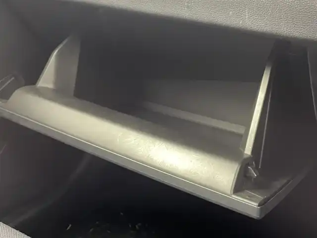 トヨタ カローラ クロス G 熊本県 2023(令5)年 2.5万km アティチュードブラックマイカ 純正ディスプレイオーディオ（ＢＴ・フルセグ・ＣＤ・ＵＳＢ）/バックカメラ　/前方ドライブレコーダー　/ビルトインＥＴＣ　/レーダークルーズコントロール　/前後クリアランスソナー/衝突軽減ブレーキ/レーンキープアシスト/プリクラッシュセーフティ/駐車時支援パーキングサポートシステム/ロードサインアシスト/横滑り防止/オートブレーキホールド/社外フロアマット/純正17インチAW/オートライト/LEDヘッドライト/オートマチックハイビーム/フォグランプ/スマートキー/プッシュスタート/保証書/取扱説明書