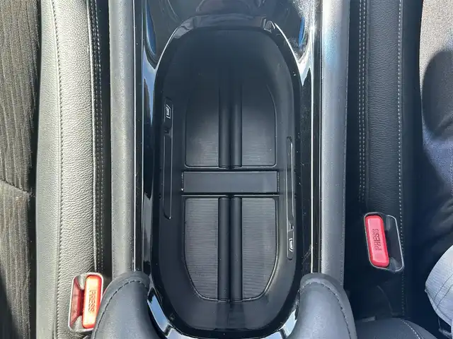 ホンダ ヴェゼル ハイブリッド Z ホンダセンシング 群馬県 2021(令3)年 6.6万km プレミアムクリスタルレッドM ホンダセンシング/・衝突経験ブレーキシステム/・アダクティブクルーズコントロール/・車線維持システム/・路線逸脱抑制機能/・先行車発進お知らせ機能/純正メモリナビゲーション/（CD/DVD/SD/USB/BT/フルセグTV）/バックカメラ/ビルトインETC/ステアリングスイッチ/パドルシフト/前席シートヒーター/前方ドライブレコーダー/LEDヘッドライト/フォグライト/ドアバイザー/電格ミラー/純正フロアマット/純正17インチアルミホイール