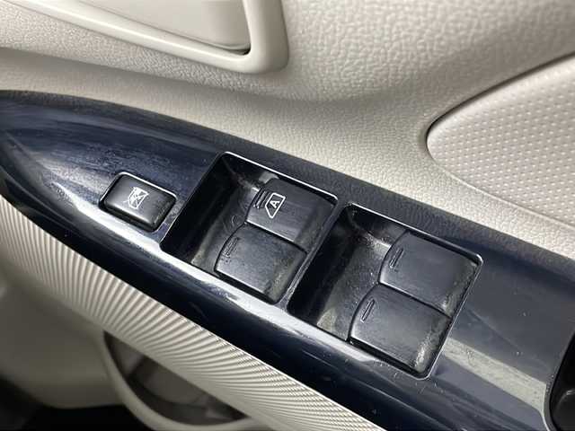 日産 デイズ J 茨城県 2017(平29)年 8.7万km ブラック 衝突被害軽減ブレーキ　/社外ナビ（ＭＤＶ－Ｄ３０４）/ＣＤ再生　/ワンセグＴＶ　/電格ミラー　/ドアバイザー　/パワーステアリング　/パワーウィンドウ　/リモコンキー　/社外フロアマット　/横滑り防止装置　/禁煙車