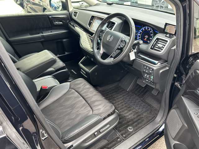 ホンダ オデッセイ ハイブリッド アブソルート・EXホンダセンジング 大阪府 2018(平30)年 6.8万km プレミアムヴィーナスブラックP 衝突軽減　両側パワースライドドア　Ｇａｔｈｅｒｓ９型ナビ　全方位カメラ　フルセグＴＶ　ＣＤ　ＤＶＤ　ＢＴ　ＨＤＭＩ　フリップダウンモニター　ハーフレザーシート　パワーシート　シートヒーター　ＢＳＭ 社外レーダー　AC100V　フォグランプ　後席サンシェード　2列目オットマン　電子パーキング　レーダークルーズコントロール　ETC2.0　スペアキー　純正フロアマット　純正アルミホイール　