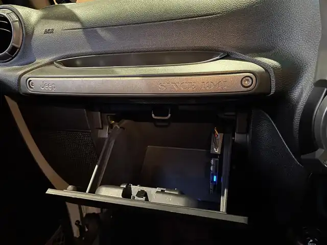 クライスラー・ジープ ジープ ラングラー アンリミテッド スポーツ 愛知県 2018(平30)年 5.2万km ゴビ アルパイン9インチナビ/フルセグTV/CD/DVD再生/バックカメラ/サイドカメラ/グラチェロSRT20インチブラックアルミ/ETC/キーレス/クルーズコントロール/ドライブレコーダー/ダウンヒルアシストコントロール