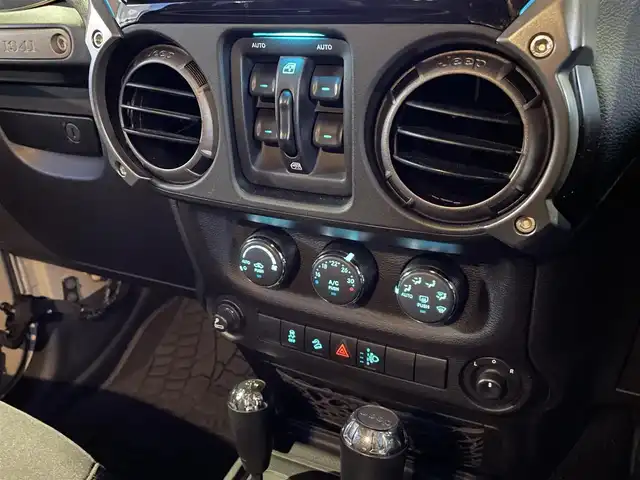 クライスラー・ジープ ジープ ラングラー アンリミテッド スポーツ 愛知県 2018(平30)年 5.2万km ゴビ アルパイン9インチナビ/フルセグTV/CD/DVD再生/バックカメラ/サイドカメラ/グラチェロSRT20インチブラックアルミ/ETC/キーレス/クルーズコントロール/ドライブレコーダー/ダウンヒルアシストコントロール