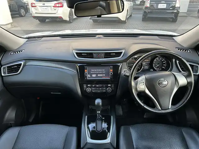 日産 エクストレイル 20X エマージェンシーブレーキ 埼玉県 2015(平27)年 14.7万km ブリリアントホワイトパール (株)IDOMが運営する【じしゃロン鳩ヶ谷店】の自社ローン対象車両になります。こちらは現金ご利用時の価格です。自社ローンご希望の方は別途その旨お申付け下さい。/登録時146818km/純正SDナビ(品番:MC314D-W)/バックカメラ/車線逸脱警報/エマージェンシーブレーキ/進入禁止警報/前後ソナー/コーナリングスタビリティアシスト/アクティブエンジンブレーキ/撥水シート/前席シートヒーター/ヒルディセントコントロール/ビルトインETC/プッシュスタート/スマートキー/スペア×1/アイドリングストップ/オートライト/純正LEDヘッドライト/フロントフォグランプ/ルーフレール/ドアバイザー/純正17インチAW/横滑り防止/純正フロアマット/電動格納機能付きウインカーミラー