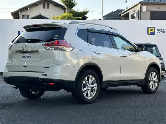 日産 エクストレイル 20X エマージェンシーブレーキ 埼玉県 2015(平27)年 14.7万km ブリリアントホワイトパール (株)IDOMが運営する【じしゃロン鳩ヶ谷店】の自社ローン対象車両になります。こちらは現金ご利用時の価格です。自社ローンご希望の方は別途その旨お申付け下さい。/登録時146818km/純正SDナビ(品番:MC314D-W)/バックカメラ/車線逸脱警報/エマージェンシーブレーキ/進入禁止警報/前後ソナー/コーナリングスタビリティアシスト/アクティブエンジンブレーキ/撥水シート/前席シートヒーター/ヒルディセントコントロール/ビルトインETC/プッシュスタート/スマートキー/スペア×1/アイドリングストップ/オートライト/純正LEDヘッドライト/フロントフォグランプ/ルーフレール/ドアバイザー/純正17インチAW/横滑り防止/純正フロアマット/電動格納機能付きウインカーミラー