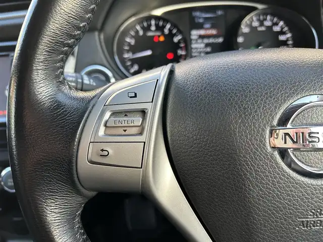 日産 エクストレイル 20X エマージェンシーブレーキ 埼玉県 2015(平27)年 14.7万km ブリリアントホワイトパール (株)IDOMが運営する【じしゃロン鳩ヶ谷店】の自社ローン対象車両になります。こちらは現金ご利用時の価格です。自社ローンご希望の方は別途その旨お申付け下さい。/登録時146818km/純正SDナビ(品番:MC314D-W)/バックカメラ/車線逸脱警報/エマージェンシーブレーキ/進入禁止警報/前後ソナー/コーナリングスタビリティアシスト/アクティブエンジンブレーキ/撥水シート/前席シートヒーター/ヒルディセントコントロール/ビルトインETC/プッシュスタート/スマートキー/スペア×1/アイドリングストップ/オートライト/純正LEDヘッドライト/フロントフォグランプ/ルーフレール/ドアバイザー/純正17インチAW/横滑り防止/純正フロアマット/電動格納機能付きウインカーミラー