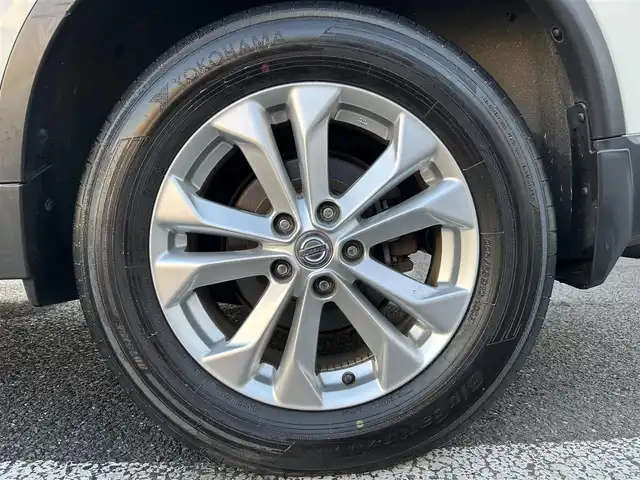 日産 エクストレイル 20X エマージェンシーブレーキ 埼玉県 2015(平27)年 14.7万km ブリリアントホワイトパール (株)IDOMが運営する【じしゃロン鳩ヶ谷店】の自社ローン対象車両になります。こちらは現金ご利用時の価格です。自社ローンご希望の方は別途その旨お申付け下さい。/登録時146818km/純正SDナビ(品番:MC314D-W)/バックカメラ/車線逸脱警報/エマージェンシーブレーキ/進入禁止警報/前後ソナー/コーナリングスタビリティアシスト/アクティブエンジンブレーキ/撥水シート/前席シートヒーター/ヒルディセントコントロール/ビルトインETC/プッシュスタート/スマートキー/スペア×1/アイドリングストップ/オートライト/純正LEDヘッドライト/フロントフォグランプ/ルーフレール/ドアバイザー/純正17インチAW/横滑り防止/純正フロアマット/電動格納機能付きウインカーミラー