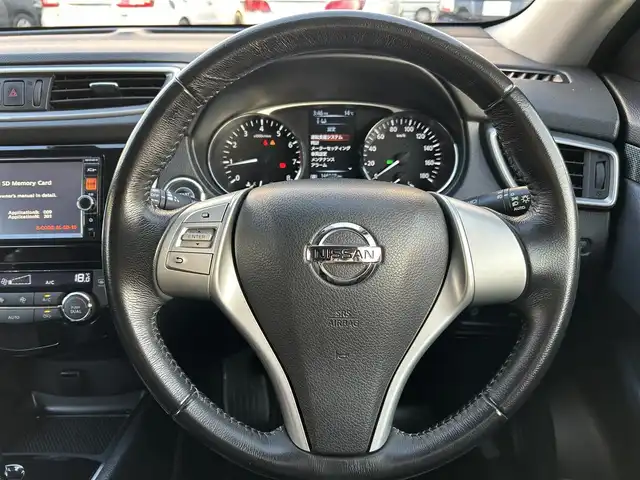 日産 エクストレイル 20X エマージェンシーブレーキ 埼玉県 2015(平27)年 14.7万km ブリリアントホワイトパール (株)IDOMが運営する【じしゃロン鳩ヶ谷店】の自社ローン対象車両になります。こちらは現金ご利用時の価格です。自社ローンご希望の方は別途その旨お申付け下さい。/登録時146818km/純正SDナビ(品番:MC314D-W)/バックカメラ/車線逸脱警報/エマージェンシーブレーキ/進入禁止警報/前後ソナー/コーナリングスタビリティアシスト/アクティブエンジンブレーキ/撥水シート/前席シートヒーター/ヒルディセントコントロール/ビルトインETC/プッシュスタート/スマートキー/スペア×1/アイドリングストップ/オートライト/純正LEDヘッドライト/フロントフォグランプ/ルーフレール/ドアバイザー/純正17インチAW/横滑り防止/純正フロアマット/電動格納機能付きウインカーミラー