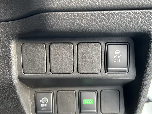 日産 エクストレイル 20X エマージェンシーブレーキ 埼玉県 2015(平27)年 14.7万km ブリリアントホワイトパール (株)IDOMが運営する【じしゃロン鳩ヶ谷店】の自社ローン対象車両になります。こちらは現金ご利用時の価格です。自社ローンご希望の方は別途その旨お申付け下さい。/登録時146818km/純正SDナビ(品番:MC314D-W)/バックカメラ/車線逸脱警報/エマージェンシーブレーキ/進入禁止警報/前後ソナー/コーナリングスタビリティアシスト/アクティブエンジンブレーキ/撥水シート/前席シートヒーター/ヒルディセントコントロール/ビルトインETC/プッシュスタート/スマートキー/スペア×1/アイドリングストップ/オートライト/純正LEDヘッドライト/フロントフォグランプ/ルーフレール/ドアバイザー/純正17インチAW/横滑り防止/純正フロアマット/電動格納機能付きウインカーミラー