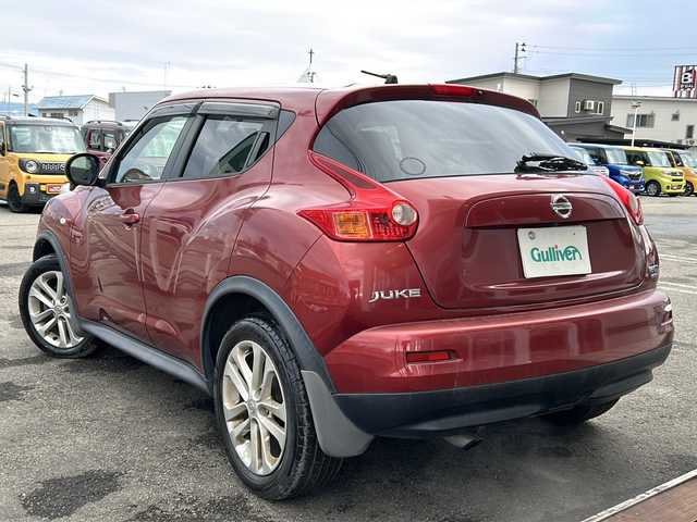 日産 ジューク 16GT FOUR タイプV 秋田県 2014(平26)年 4.4万km ラディアントレッド 社外SDナビ/社外CD、DVD、TV/バックカメラ/純正17インチAW/コーナーセンサー/スペアキー/４WD