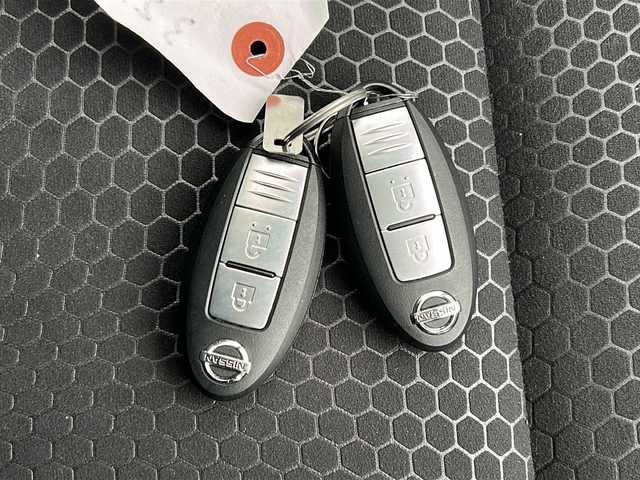 日産 ジューク 16GT FOUR タイプV 秋田県 2014(平26)年 4.4万km ラディアントレッド 社外SDナビ/社外CD、DVD、TV/バックカメラ/純正17インチAW/コーナーセンサー/スペアキー/４WD