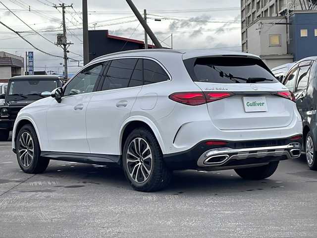 メルセデス・ベンツ Ｍ・ベンツ ＧＬＣ３５０ｅ 4マチック スポーツ EDスター 道北・旭川 2023(令5)年 0.7万km 白 ブルメスターサウンド/純正ナビ/ BT/フルセグ/全方位カメラ/ガラスルーフ/アクティブディスタンスアシスト/ステアリングアシスト/レーンキープアシスト /ヘッドアップディスプレイ/コーナーセンサー /レーダークルーズコントロール/DSR/エアサスペンション/パドルシフト/黒革シート/前席メモリ付きパワーシート /全シートヒーター /オートライト/LEDヘッドライト/パワーバックドア /前後ドライブレコーダー/ETC2.0