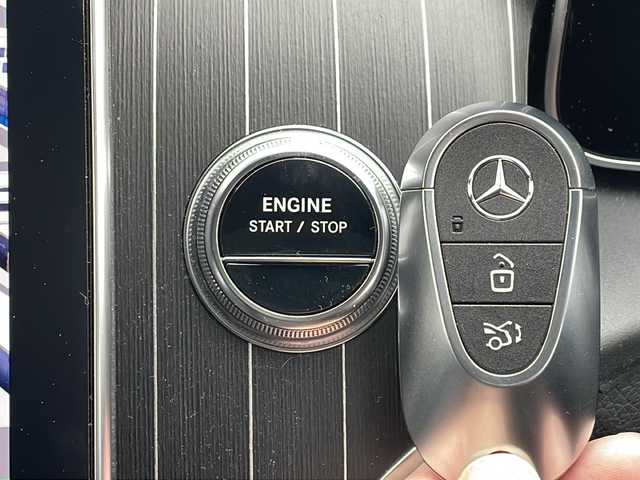 メルセデス・ベンツ Ｍ・ベンツ ＧＬＣ３５０ｅ 4マチック スポーツ EDスター 道北・旭川 2023(令5)年 0.7万km 白 ブルメスターサウンド/純正ナビ/ BT/フルセグ/全方位カメラ/ガラスルーフ/アクティブディスタンスアシスト/ステアリングアシスト/レーンキープアシスト /ヘッドアップディスプレイ/コーナーセンサー /レーダークルーズコントロール/DSR/エアサスペンション/パドルシフト/黒革シート/前席メモリ付きパワーシート /全シートヒーター /オートライト/LEDヘッドライト/パワーバックドア /前後ドライブレコーダー/ETC2.0