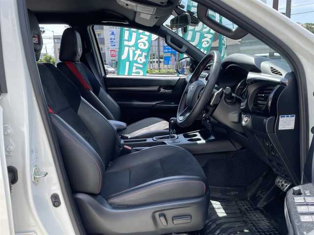 トヨタ ハイラックス Z GRスポーツ 神奈川県 2023(令5)年 0.8万km スーパーホワイトⅡ ワンオーナー/純正メモリナビ/　（Bluetooth・USB・Miracast）/BATTLEZマフラー/BATTLEZ車高調/デルタフォース17インチAW/ジオランダーサマータイヤ/プリクラッシュセーフティ/レーダークルーズコントロール/パノラミックビューモニター/運転席パワーシート/RICK’Sマッドフラップ/LEDヘッドライト/LEDフォグライト/ハードトノカバー/クリアランスソナー/ハーフレザーシート/前後ドライブレコーダー/ETC2.0/スマートキー×2/保証書/取扱説明書