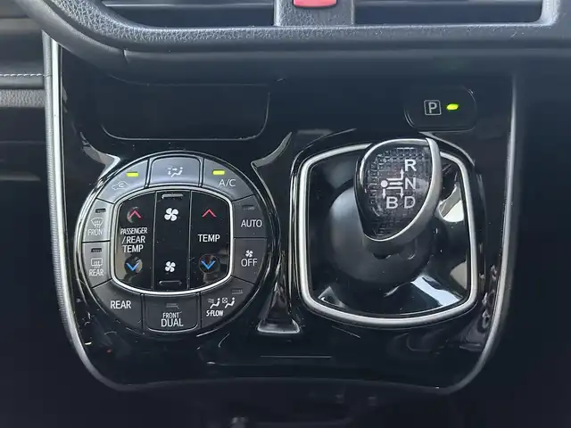トヨタ エスクァイア ハイブリッド Gi 福島県 2015(平27)年 11万km ホワイトパールクリスタルシャイン 登録時走行距離：109/694km/メーカー純正SDナビ/（フルセグTV/AM/FM/BT接続/CD/DVD）/プッシュスタート/シートヒーター/純正フロアマット/クルコン/社外デジタルインナーミラー/バックカメラ/ドライブレコーダー前後方/純正サマータイヤ4本/ETC/HIDライト/ウィンカーミラー/フォグランプ/両側パワースライドドア/ステアリングスイッチ/レザーシート/革巻きハンドル/保証書/取扱説明書