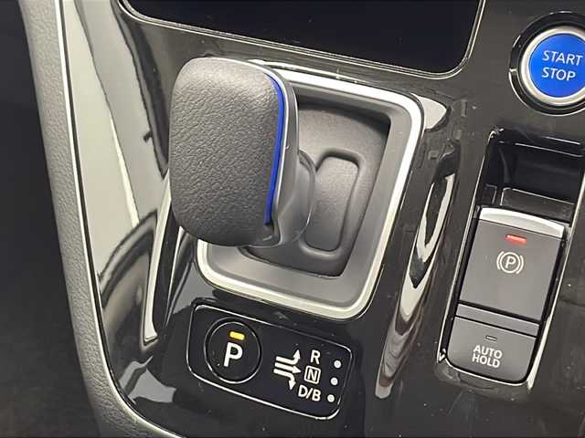 日産 セレナ e－パワー HWS V アーバンクロム 千葉県 2021(令3)年 2.6万km ブリリアントホワイトパール 純正大型ナビ/フルセグTV/両側パワースライドドア/フリップダウンモニター/アラウンドビューモニター/インテリジェントミラー/プロパイロット/側方支援/後側方支援/エマージェンシーブレーキ/駐車支援/ふらつき警報/オートホールド/ETC/LEDヘッドライト/プッシュスタート