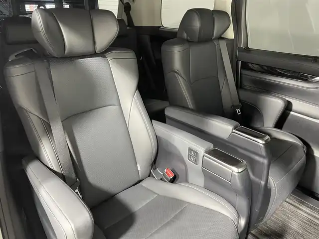 トヨタ アルファード S Cパッケージ 大阪府 2022(令4)年 1.1万km ホワイトパールクリスタルシャイン サンルーフ　黒革シート　純正ナビＴＶ　Ｂカメラ　後席モニター　三眼ＬＥＤ　デジタルインナーミラー　パワーシート／ヒーター／エアコン　電動リアゲート　衝突軽減　レーダーＣ　ＢＳＭ　クリアランスソナー