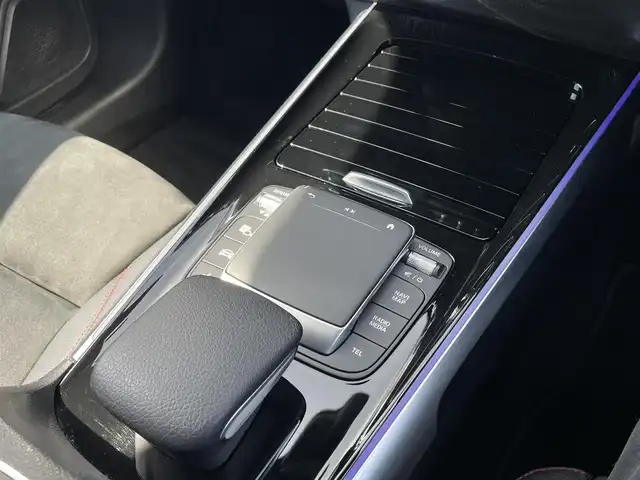 メルセデス・ベンツ Ｍ・ベンツ ＧＬＢ２００ｄ 4マチック AMGライン 三重県 2021(令3)年 5.5万km コスモスブラック ACC/レーダーセーフティ /純正ナビ/フルセグTV/全方位カメラ/ETC/ハーフレザー/シートヒーター/パワーシート/アンビエントライト/前後ドライブレコーダー/純正19インチアルミ
