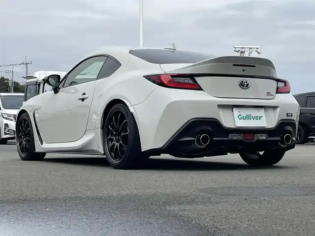 トヨタ ＧＲ８６ RZ 東京都 2022(令4)年 3.1万km クリスタルホワイトパール ＡＩＭＧＡＩＮ/・フロントカーボンスポイラー/・サイドカーボンスポイラー/GRトランクスポイラー/ＲＡＹＳホイール/ビルシュタイン車高調（ＫＷサスペンション）/HKS２本出しマフラー/ＡＬＰＩＮＥ９インチナビ（X9NXL）/バックカメラ/CD/DVD/BT/AM/FM/USB/HDMI/AppleCarplay/androidauto/ハーフレザーシート/シートヒーター/カロッツェリアウーファー（TS-WX140DA）/クルーズコントロール/LEDヘッドライト/ETC2.0/保証書・取説・スペアキー