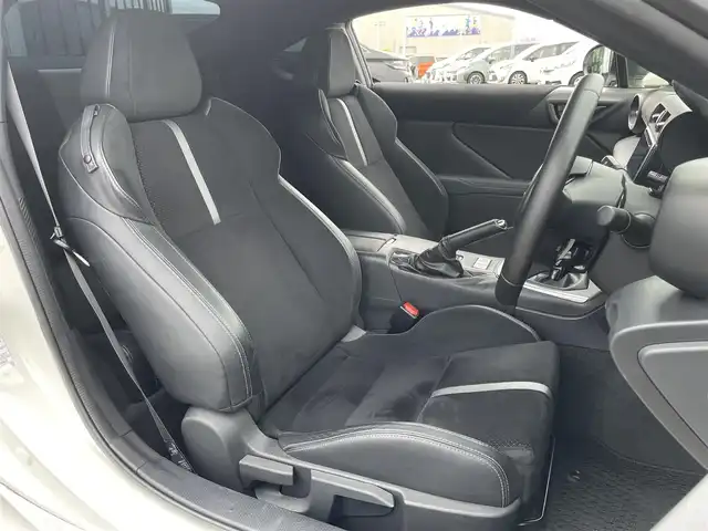 トヨタ ＧＲ８６ RZ 東京都 2022(令4)年 3.1万km クリスタルホワイトパール ＡＩＭＧＡＩＮ/・フロントカーボンスポイラー/・サイドカーボンスポイラー/GRトランクスポイラー/ＲＡＹＳホイール/ビルシュタイン車高調（ＫＷサスペンション）/HKS２本出しマフラー/ＡＬＰＩＮＥ９インチナビ（X9NXL）/バックカメラ/CD/DVD/BT/AM/FM/USB/HDMI/AppleCarplay/androidauto/ハーフレザーシート/シートヒーター/カロッツェリアウーファー（TS-WX140DA）/クルーズコントロール/LEDヘッドライト/ETC2.0/保証書・取説・スペアキー