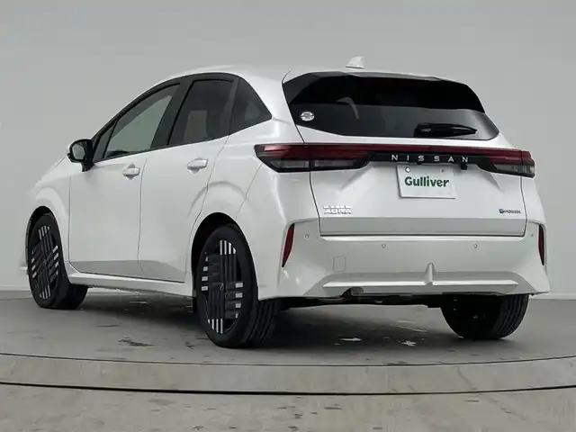 日産 オーラ G 熊本県 2024(令6)年 0.1万km ピュアホワイトパール 純正メモリナビ/　　BT/フルセグ/全方位カメラ/クルーズコントロール/LEDヘッドライト/ハーフレザーシート/純正17インチアルミホイール/ステアリングヒーター/純正ビルトインETC2.0/オートマチックハイビーム/スマートキー