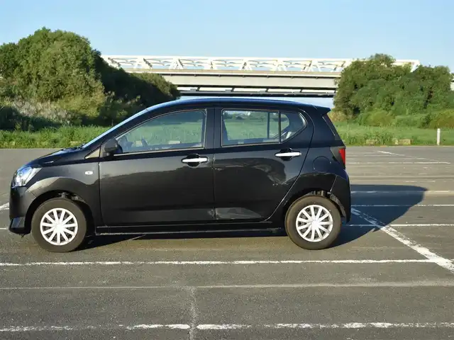 ダイハツ ミラ イース L SAⅢ 福岡県 2021(令3)年 2.2万km ブラックマイカメタリック ○スマートアシストIII○/社外メモリナビ【AVN-R10】/　フルセグTV/CD/DVD/Bluetooth/バックカメラ/アイドリングストップ/ETC/社外LEDヘッドライト/フロアマット/コーナーセンサー/ISOFIX