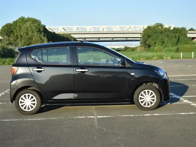 ダイハツ ミラ イース L SAⅢ 福岡県 2021(令3)年 2.2万km ブラックマイカメタリック ○スマートアシストIII○/社外メモリナビ【AVN-R10】/　フルセグTV/CD/DVD/Bluetooth/バックカメラ/アイドリングストップ/ETC/社外LEDヘッドライト/フロアマット/コーナーセンサー/ISOFIX