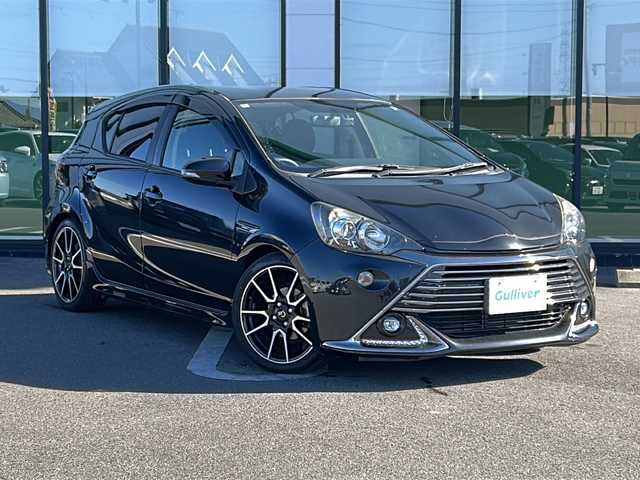 トヨタ アクア G G’s 岐阜県 2015(平27)年 9.3万km ブラックマイカ 登録時走行距離92224km/サイドエアロ/純正ナビ/フルセグＴＶ/バックカメラ/ハーフレザーシート/クルーズコントロール/純正アルミホイール/純正フロアマット/ビルトインＥＴＣ/プッシュスタート/スマートキー/ＬＥＤヘッドライト/オートライト/フロントフォグランプ/ドライブレコーダー/ドアバイザー/CDチェンジャー