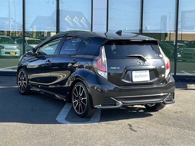 トヨタ アクア G G’s 岐阜県 2015(平27)年 9.3万km ブラックマイカ 登録時走行距離92224km/サイドエアロ/純正ナビ/フルセグＴＶ/バックカメラ/ハーフレザーシート/クルーズコントロール/純正アルミホイール/純正フロアマット/ビルトインＥＴＣ/プッシュスタート/スマートキー/ＬＥＤヘッドライト/オートライト/フロントフォグランプ/ドライブレコーダー/ドアバイザー/CDチェンジャー