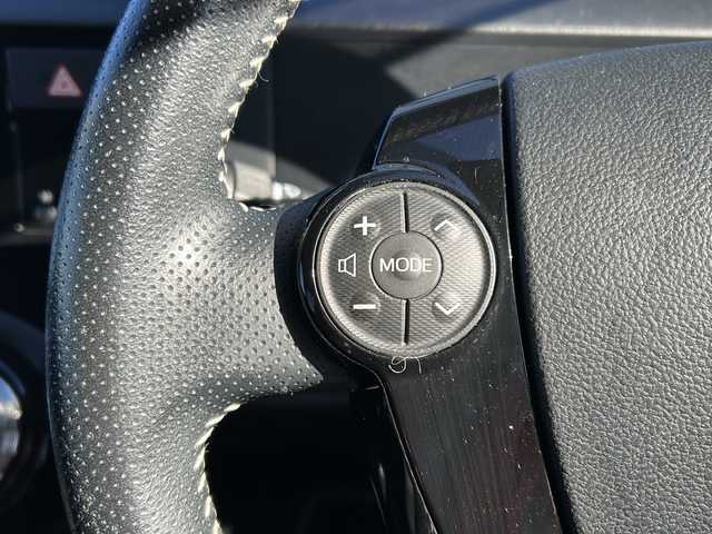 トヨタ アクア G G’s 岐阜県 2015(平27)年 9.3万km ブラックマイカ 登録時走行距離92224km/サイドエアロ/純正ナビ/フルセグＴＶ/バックカメラ/ハーフレザーシート/クルーズコントロール/純正アルミホイール/純正フロアマット/ビルトインＥＴＣ/プッシュスタート/スマートキー/ＬＥＤヘッドライト/オートライト/フロントフォグランプ/ドライブレコーダー/ドアバイザー/CDチェンジャー