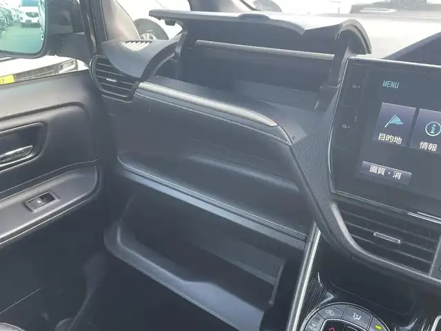 トヨタ エスクァイア Gi ブラックテーラード 大阪府 2016(平28)年 12.2万km スパークリングブラックパールクリスタルシャイン (株)IDOMが運営する【じしゃロン東大阪店】の自社ローン対象車両になります。こちらは現金ご利用時の価格です。自社ローンご希望の方は別途その旨お申付け下さい。/トヨタセーフティセンス/純正10インチナビ/・フルセグTV/Bluetooth/CD/DVD/後席フリップダウンモニター/バックモニター/クルーズコントロール/アイドリングストップ/ETC/前席シートヒーター/合皮シート/両側パワースライドドア/LEDライト/横滑り防止装置/スマートキー＆プッシュスタート/純正フロアマット