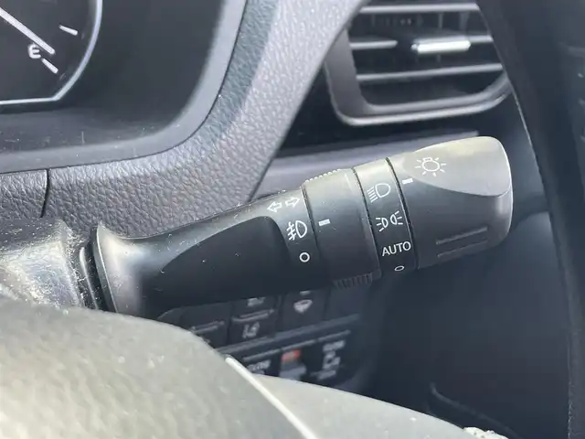 トヨタ エスクァイア Gi ブラックテーラード 大阪府 2016(平28)年 12.2万km スパークリングブラックパールクリスタルシャイン (株)IDOMが運営する【じしゃロン東大阪店】の自社ローン対象車両になります。こちらは現金ご利用時の価格です。自社ローンご希望の方は別途その旨お申付け下さい。/トヨタセーフティセンス/純正10インチナビ/・フルセグTV/Bluetooth/CD/DVD/後席フリップダウンモニター/バックモニター/クルーズコントロール/アイドリングストップ/ETC/前席シートヒーター/合皮シート/両側パワースライドドア/LEDライト/横滑り防止装置/スマートキー＆プッシュスタート/純正フロアマット