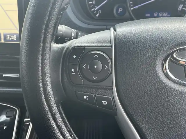 トヨタ エスクァイア Gi ブラックテーラード 大阪府 2016(平28)年 12.2万km スパークリングブラックパールクリスタルシャイン (株)IDOMが運営する【じしゃロン東大阪店】の自社ローン対象車両になります。こちらは現金ご利用時の価格です。自社ローンご希望の方は別途その旨お申付け下さい。/トヨタセーフティセンス/純正10インチナビ/・フルセグTV/Bluetooth/CD/DVD/後席フリップダウンモニター/バックモニター/クルーズコントロール/アイドリングストップ/ETC/前席シートヒーター/合皮シート/両側パワースライドドア/LEDライト/横滑り防止装置/スマートキー＆プッシュスタート/純正フロアマット