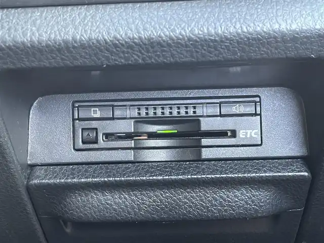 トヨタ エスクァイア Gi ブラックテーラード 大阪府 2016(平28)年 12.2万km スパークリングブラックパールクリスタルシャイン (株)IDOMが運営する【じしゃロン東大阪店】の自社ローン対象車両になります。こちらは現金ご利用時の価格です。自社ローンご希望の方は別途その旨お申付け下さい。/トヨタセーフティセンス/純正10インチナビ/・フルセグTV/Bluetooth/CD/DVD/後席フリップダウンモニター/バックモニター/クルーズコントロール/アイドリングストップ/ETC/前席シートヒーター/合皮シート/両側パワースライドドア/LEDライト/横滑り防止装置/スマートキー＆プッシュスタート/純正フロアマット