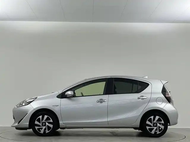 トヨタ アクア S スタイルブラック 埼玉県 2020(令2)年 4.8万km シルバーM 純正ナビＴＶ　Ｂカメラ　衝突軽減　ＥＴＣ　Ｂｌｕｅｔｏｏｔｈ　ＬＥＤヘッドライト　アイドリングストップ　オートハイビーム　レーンアシスト スマートキー プッシュスタート 純正15インチアルミ