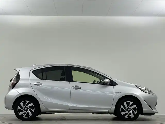 トヨタ アクア S スタイルブラック 埼玉県 2020(令2)年 4.8万km シルバーM 純正ナビＴＶ　Ｂカメラ　衝突軽減　ＥＴＣ　Ｂｌｕｅｔｏｏｔｈ　ＬＥＤヘッドライト　アイドリングストップ　オートハイビーム　レーンアシスト スマートキー プッシュスタート 純正15インチアルミ