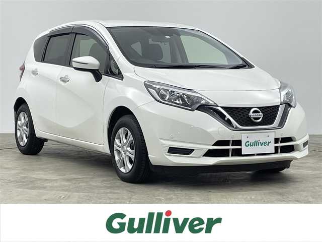 日産 ノート X Vセレクション 千葉県 2020(令2)年 5.3万km ホワイト 禁煙車/エマージェンシーブレーキ/・コーナーセンサー/・路外逸脱抑制機能/社外７型メモリナビ/・型番：CN-B301B/・Bluetooth/・バックカメラ/社外フロアマット/社外ドアバイザー/オートライト/・ヘッドライトレベライザー/電動格納ウインカーミラー/プッシュスタート&スマートキー（スペア有）