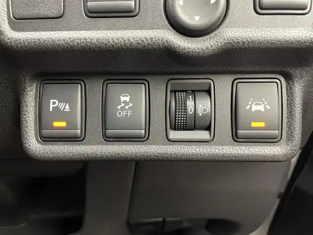 日産 ノート X Vセレクション 千葉県 2020(令2)年 5.3万km ホワイト 禁煙車/エマージェンシーブレーキ/・コーナーセンサー/・路外逸脱抑制機能/社外７型メモリナビ/・型番：CN-B301B/・Bluetooth/・バックカメラ/社外フロアマット/社外ドアバイザー/オートライト/・ヘッドライトレベライザー/電動格納ウインカーミラー/プッシュスタート&スマートキー（スペア有）