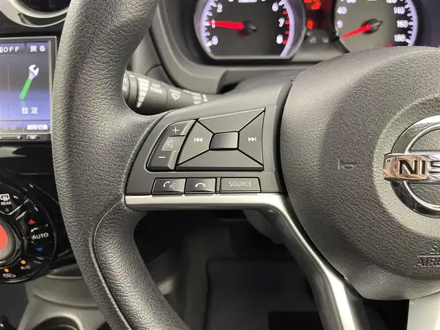 日産 ノート X Vセレクション 千葉県 2020(令2)年 5.3万km ホワイト 禁煙車/エマージェンシーブレーキ/・コーナーセンサー/・路外逸脱抑制機能/社外７型メモリナビ/・型番：CN-B301B/・Bluetooth/・バックカメラ/社外フロアマット/社外ドアバイザー/オートライト/・ヘッドライトレベライザー/電動格納ウインカーミラー/プッシュスタート&スマートキー（スペア有）